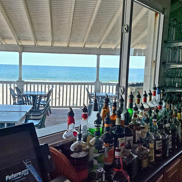 Conch-Cafe-Beach-View-Bar